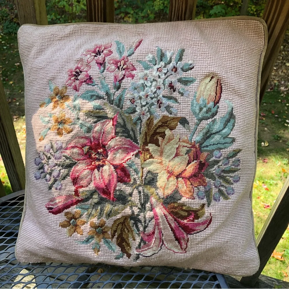 Vintage Shabby Steinwinder Enterprises Woolen Needlepoint Floral Pillow